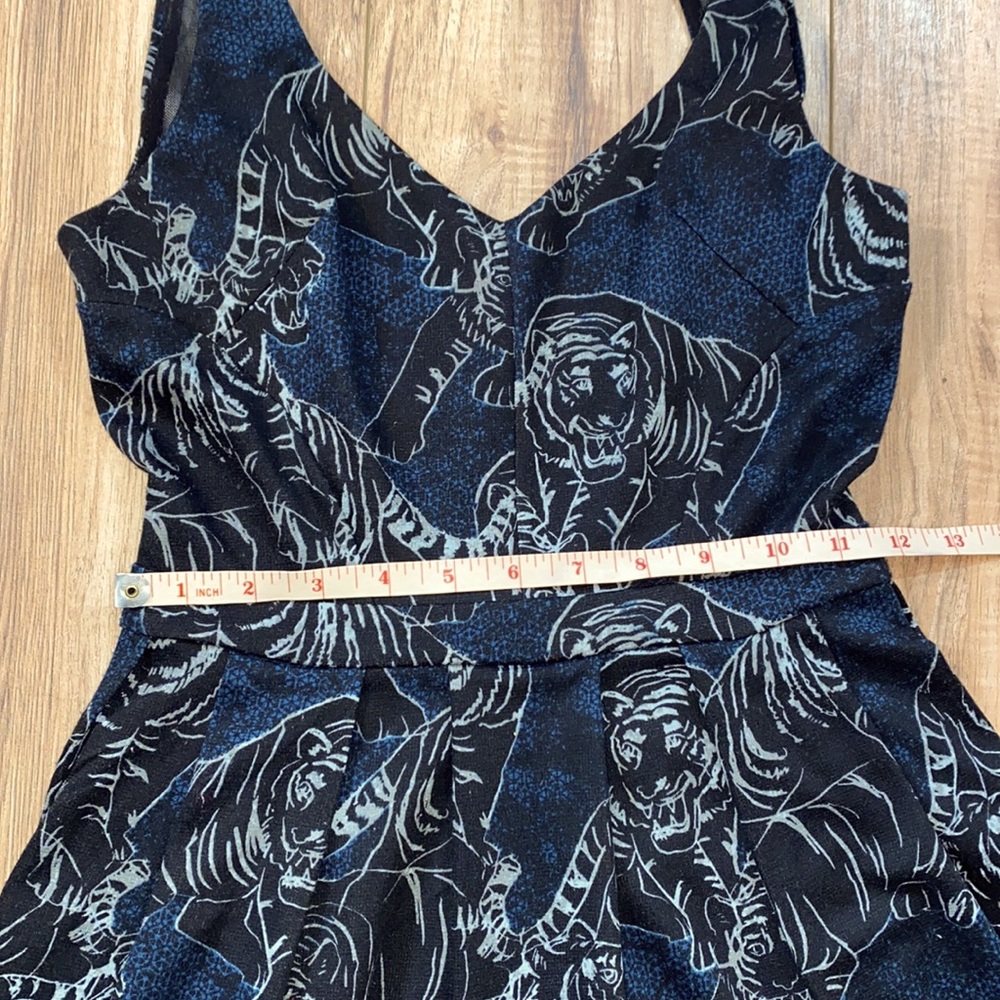 Dress - Picture 5 of 10